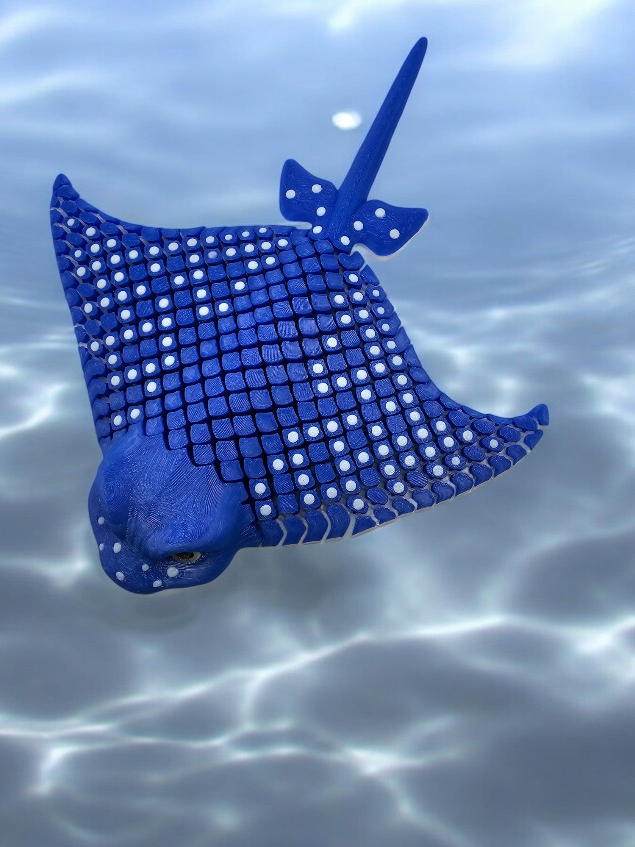 3D printed stingray with mesh articulated body, blue with white spots